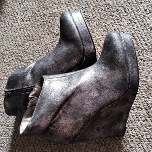 🌿 Cracked grey wedges